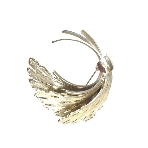 Vintage Silver-Tone Feather Brooch Pin With Detailed Textured Design - Picture 2 of 7